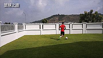 足球教学丨中场球员每天必练的接球方法