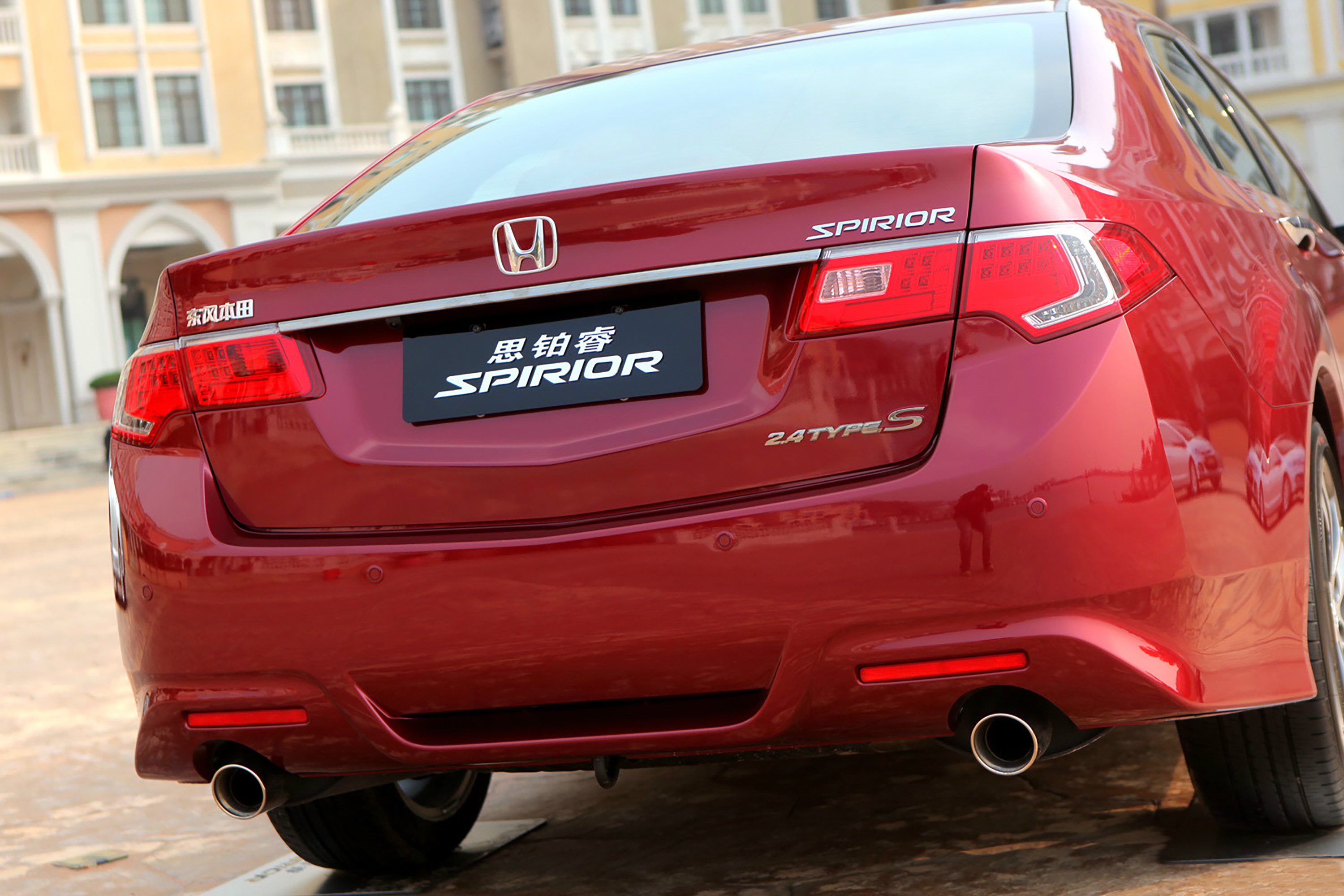 二手思铂睿和皇冠哪个更值得买,17年思铂睿2.0二手多少钱