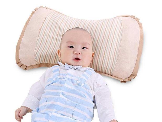 宝宝什么时候用枕头最合适,婴儿需要枕头吗多大可以使用枕头