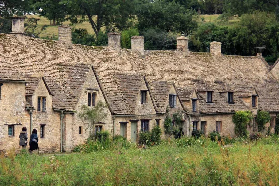 为什么英国人喜欢旅游呢,英国人的城镇和乡下生活