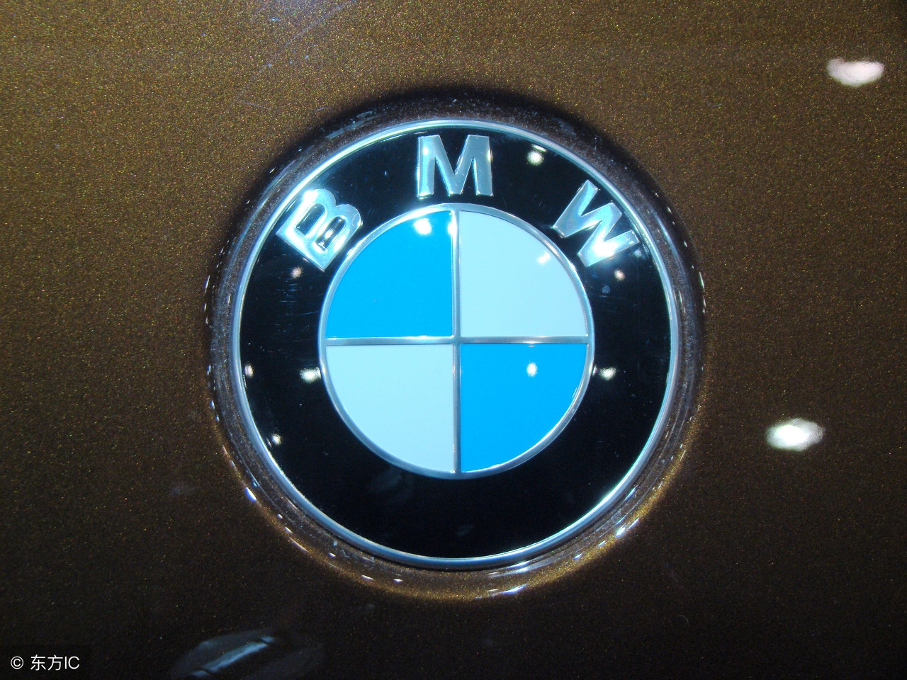 13年迈腾1.8t豪华版现在值得买吗,17年迈腾1.8t豪华版二手车多少钱