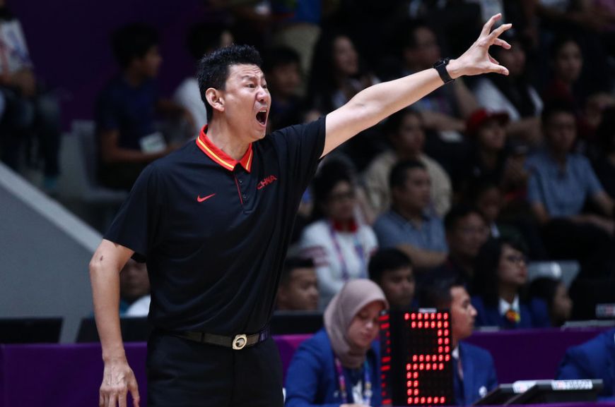 中国男篮最强黑马！一菜鸟率队夺金惊艳姚明，两度为队友痛扁对手