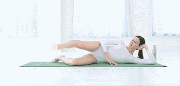 床上练5个懒人减肥动作,5分钟懒人瘦身操视频