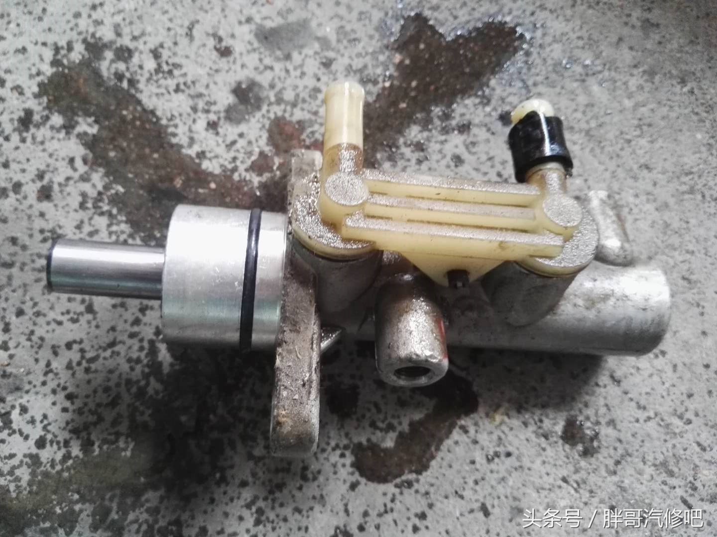 刹车踩起来太软，看胖哥怎么解决，大家可以互相学习一下