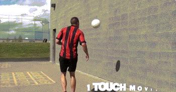 「足球教学」教你如何用一堵墙来增强球感！