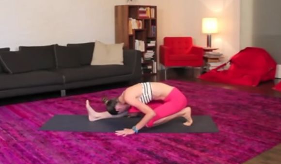 躺着直抬腿的正确训练方法,侧抬腿训练好了走路就有进步了