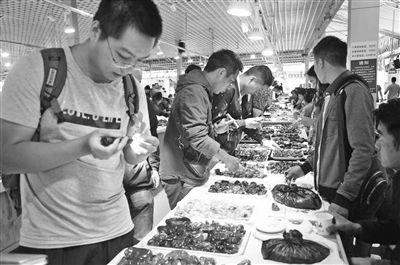 缅甸琥珀最好的是哪里,昆明腾冲琥珀集散地