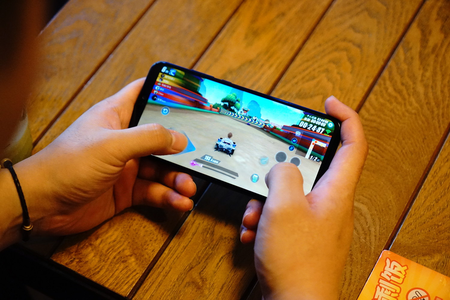 荣耀8x上手评测千元霸屏名不虚传,荣耀八魅海蓝