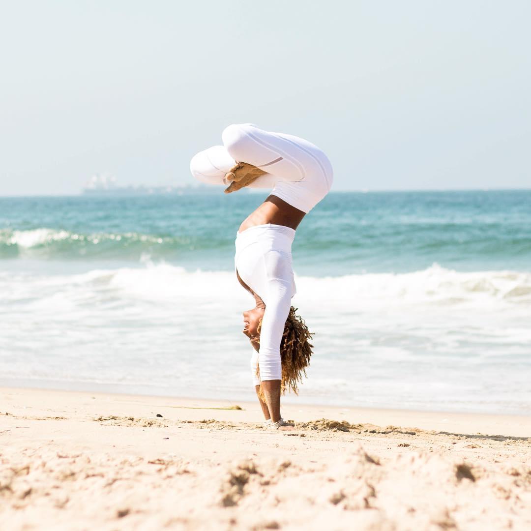 原来倒立这么多好处,初学倒立的正确练习方法