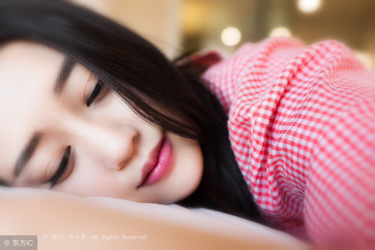 秦铭微微一怔，看着文娇娇半天都没有说出一句话来，又好气又好笑