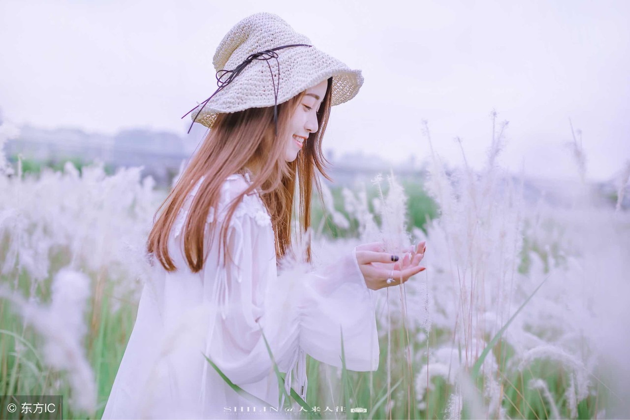 秦铭微微一怔，看着文娇娇半天都没有说出一句话来，又好气又好笑