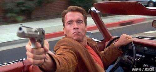 沙漠之鹰这把枪其实是什么枪,沙漠之鹰与其他枪的对比