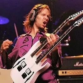 7岁学电吉他还是木吉他,新手入门是学电吉他还是木吉他