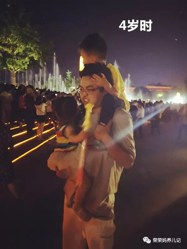 妹妹:有爸爸在,我根本不用下地!哥哥:随你随你,谁稀罕!