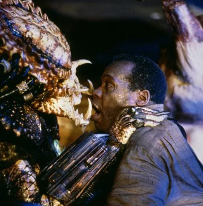 铁血战士和异形巅峰之战,铁血战士和外星武器