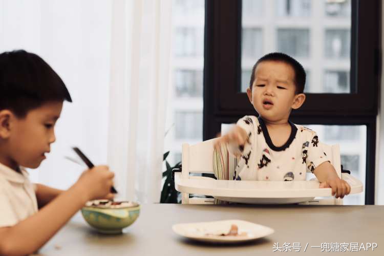 为了2个娃,我183㎡的家,没一个凸出来的柜门把手