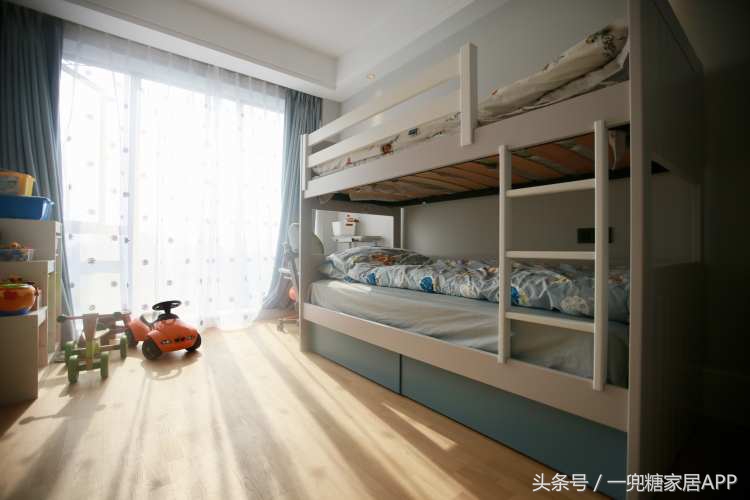 为了2个娃,我183㎡的家,没一个凸出来的柜门把手