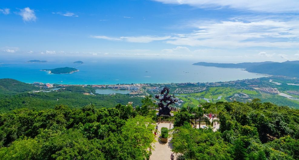 1200㎡透明泳池小红书点赞100w+,这家黄金海岸边的酒店才是海岛季首选