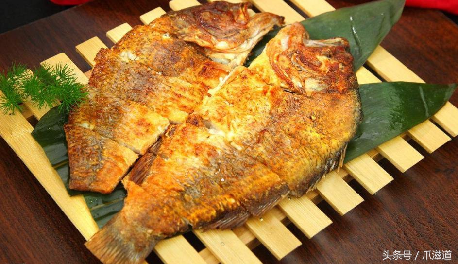 老是煎鱼粘锅掉皮什么原因造成的,煎鱼怎样不粘锅不破皮的正确做法