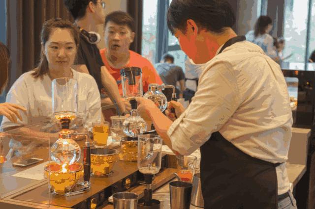 探访星巴克门店,首家社区星巴克