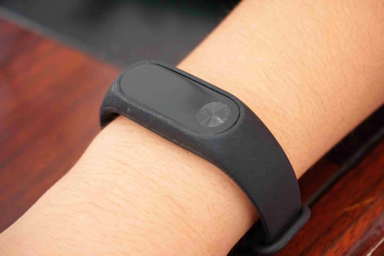 小米手环2上手评测：续航强悍，堪称手表的最佳替代品