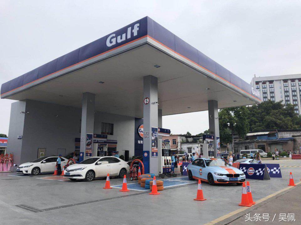 What!这油站的油这么便宜!还有曼联球星为你加油!
