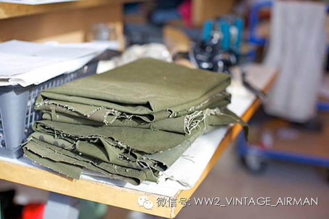 贝克汉姆哈雷,贝克汉姆骑摩托戴的什么头盔