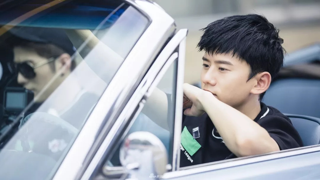 男朋友太帅吸引异性怎么办,如果你的男朋友太帅怎么办