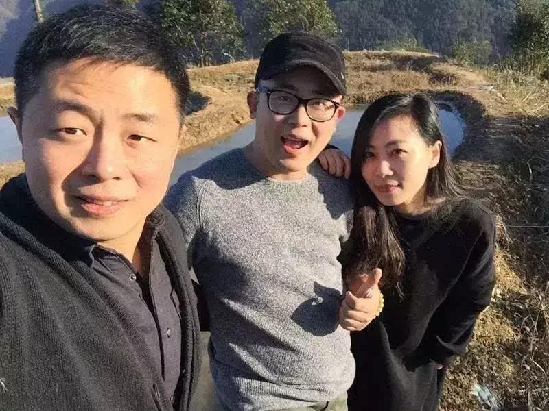 她和发小在500米悬崖边盖了云中小屋，走吧，这次我们一起去看云~