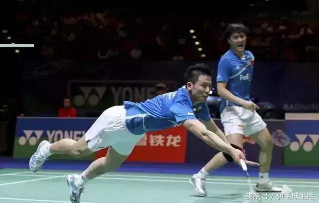 羽毛球双打发球错误案例,羽毛球常见错误集锦