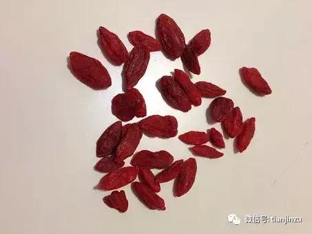 好恶心！天津姐姐在正规药店里抓来中药，竟煮出来了虫子