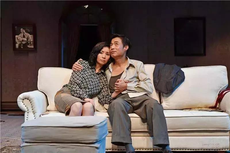 前苏联剧作家A·盖利曼《家丑外扬》探讨“女性软*力暴**”的话题