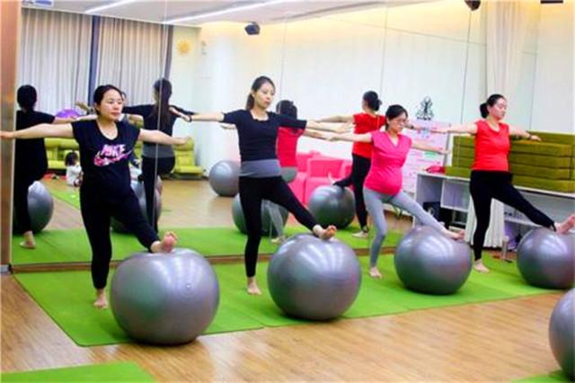 孕期如何进行孕动,孕期到底该怎么睡