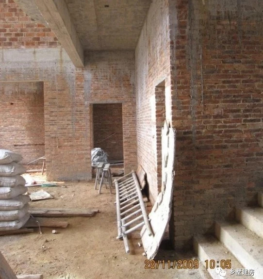 看看花200万乡下建的别墅外观,只花了33万修的农村小别墅