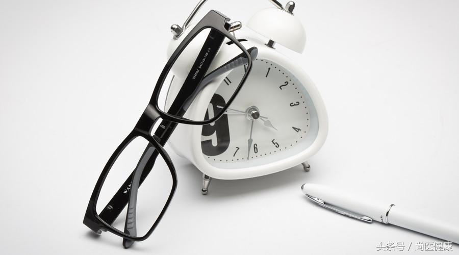 天天对着电脑办公有辐射吗,对着电脑上班怎么避免辐射