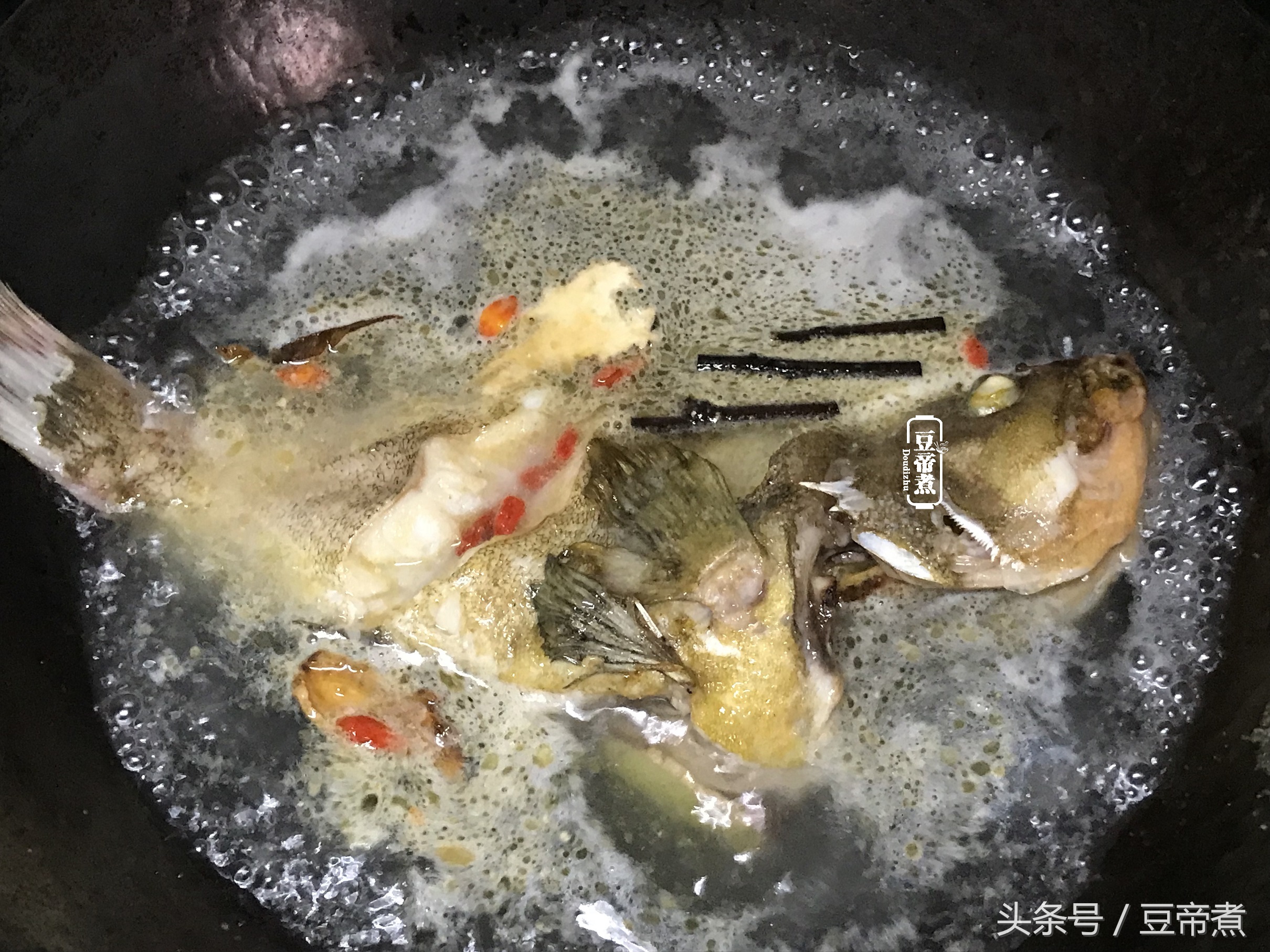 怎样炖出来的鱼汤才会又香又好喝,鱼汤怎么炖才能好喝还鲜