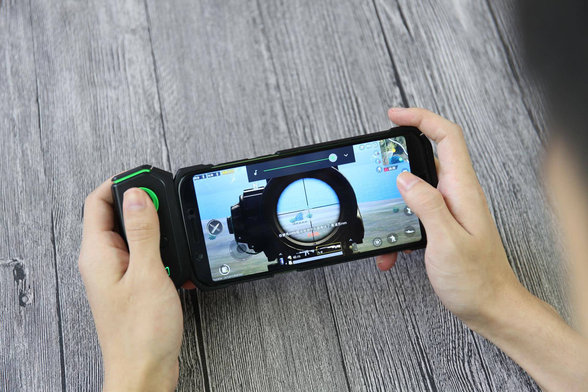 黑鲨游戏手柄吃鸡测评,黑鲨2手柄吃鸡视频