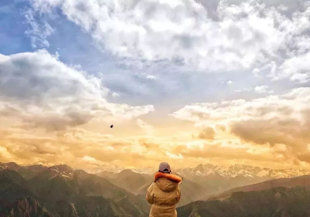 川西不次于牛背山的观景平台,比牛背山更近的贡嘎观景平台