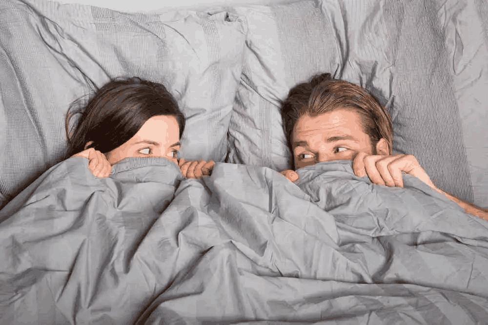 笑着笑着就*禁失**了？十分钟解决四年的尴尬