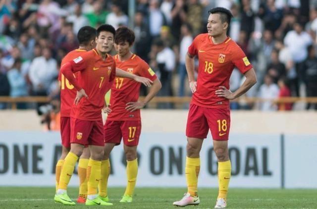 男足被网友骂视频,男足被球迷骂视频