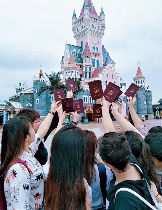 尊师重教华强方特喜迎20万名教师入园