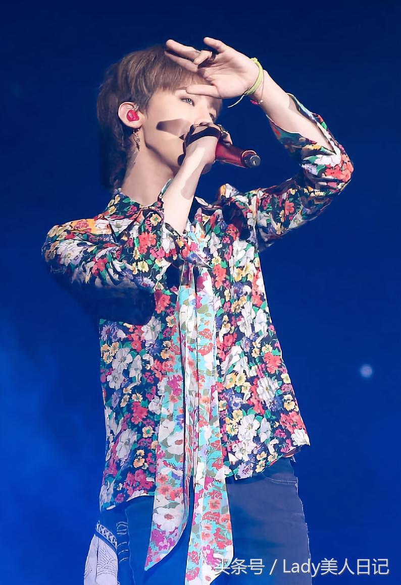 王源蓝色格子衬衫,王源王牌蓝色衬衫