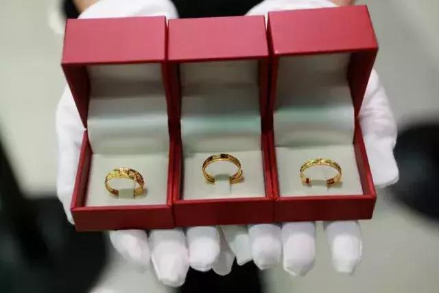 澳门必带手信有哪些,澳门买的手信可以直接带回去吗