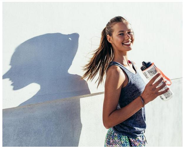 健身增肌锻炼时喝水正确方法,健身前喝水好还是健身后喝水好