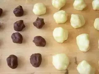 冰皮月饼怎么做才不会软糯变硬,冰皮月饼不需要烘焙吗