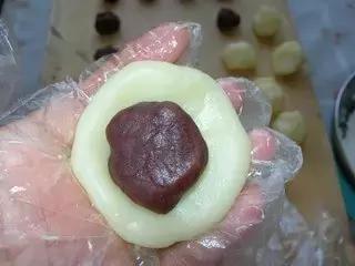 冰皮月饼怎么做才不会软糯变硬,冰皮月饼不需要烘焙吗