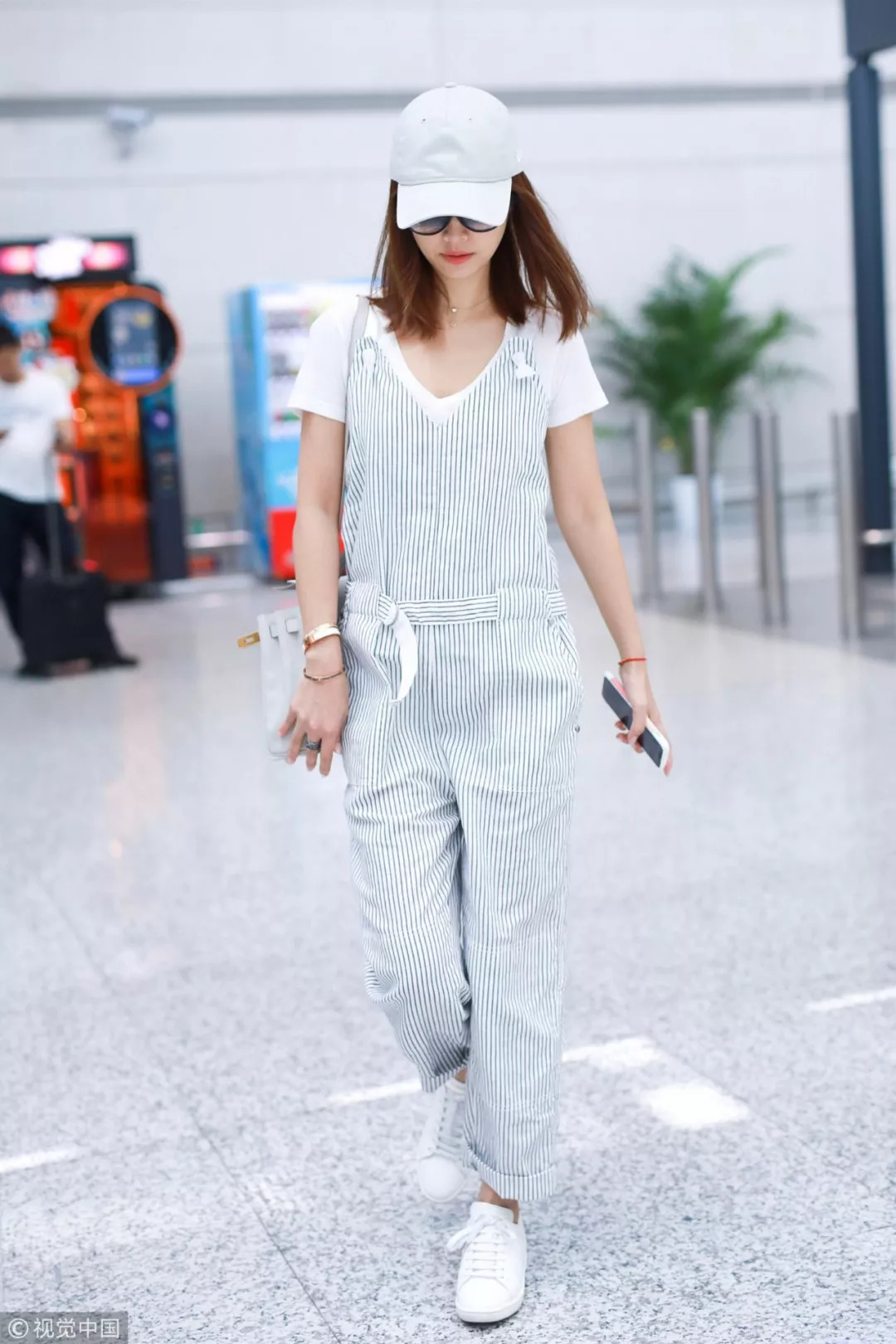 初秋的“C位”是杨超越的格子还是王丽坤的条纹？