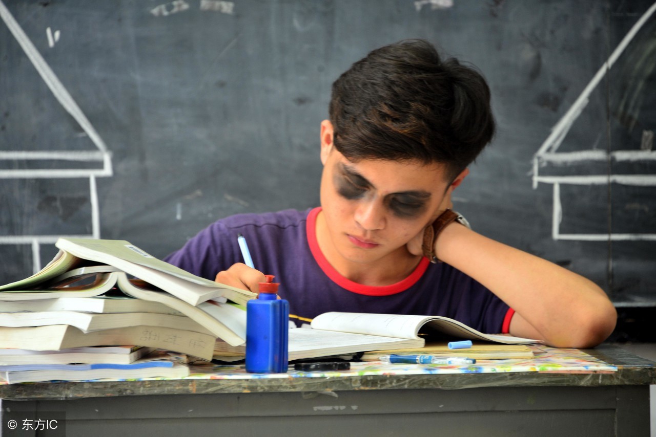 混油皮肤暗黄暗沉怎么变白,混油皮肤怎么保养