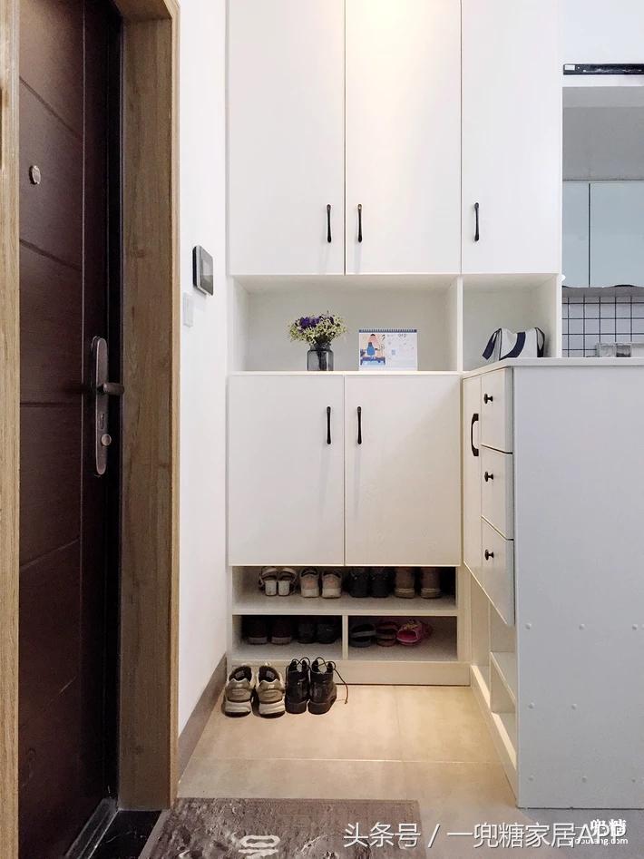 年轻人,谁不是一边感叹房子小,一边在小房子里拼命折腾?