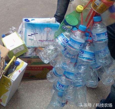 在农村小贩收玉米挣钱吗,农村大叔收废品也能月入10000元